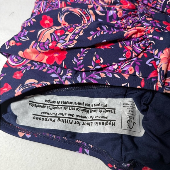 Lands' End One Piece Swimsuit. Size Small - Picture 6 of 8